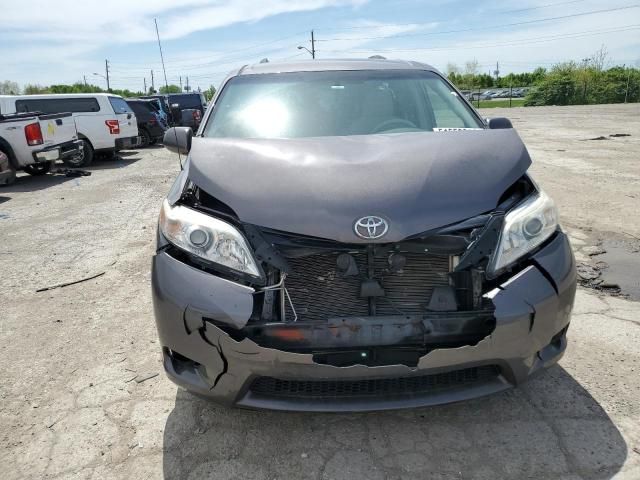 2013 Toyota Sienna LE