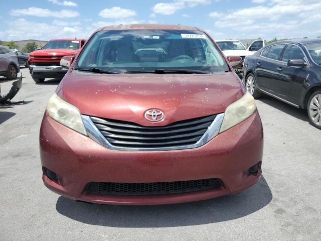 2013 Toyota Sienna LE