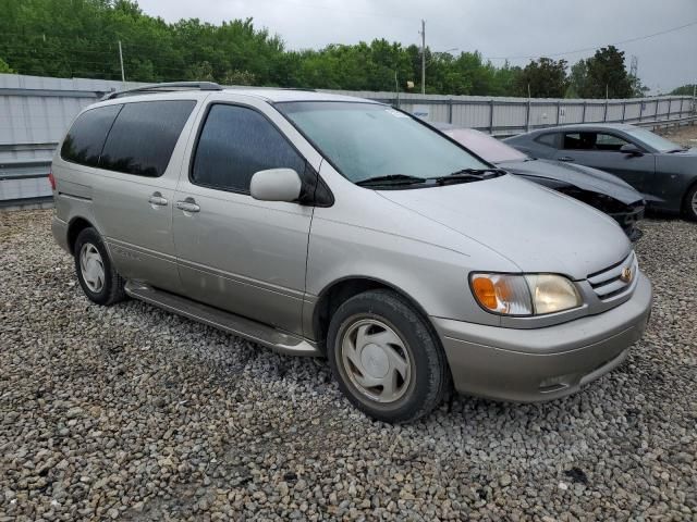 2001 Toyota Sienna LE