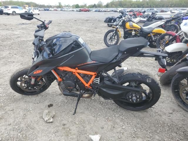 2021 KTM 1290 Super Duke R