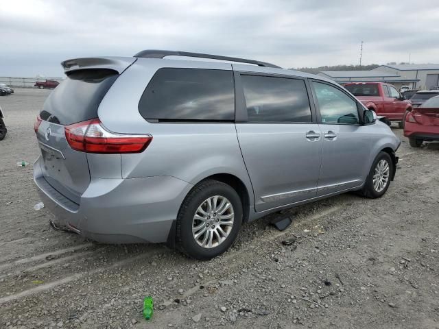 2017 Toyota Sienna XLE