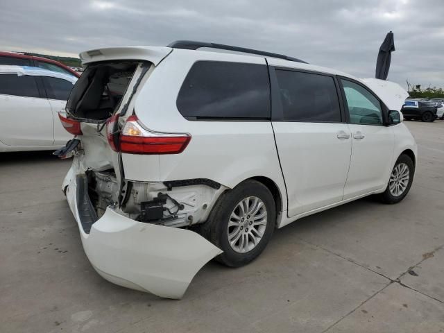 2016 Toyota Sienna XLE