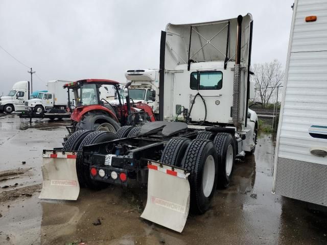 2017 Kenworth Construction T680