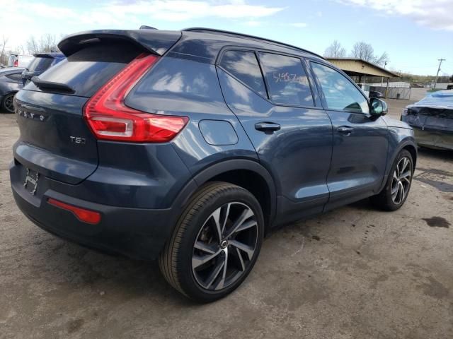 2022 Volvo XC40 T5 R-Design