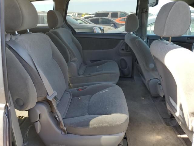 2005 Toyota Sienna LE