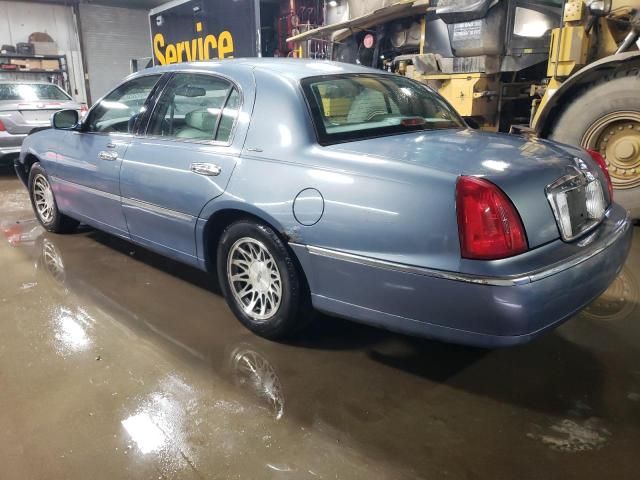 2000 Lincoln Town Car Signature