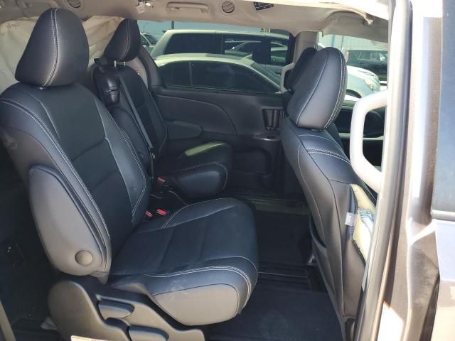 2015 Toyota Sienna Sport