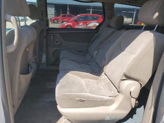 2005 Toyota Sienna CE