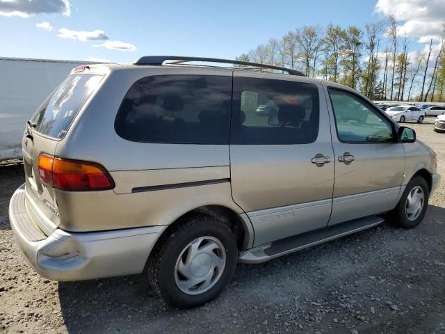 2000 Toyota Sienna LE