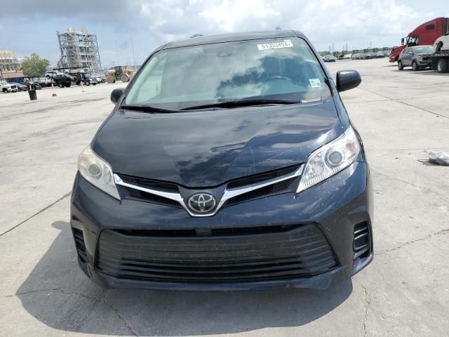 2018 Toyota Sienna LE