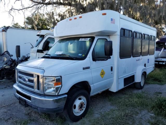 2013 Ford Econoline E350 Super Duty Cutaway Van