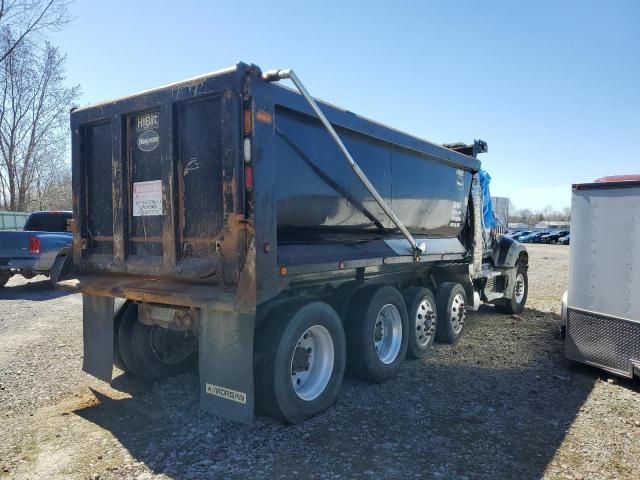 2017 Mack 700 GU700