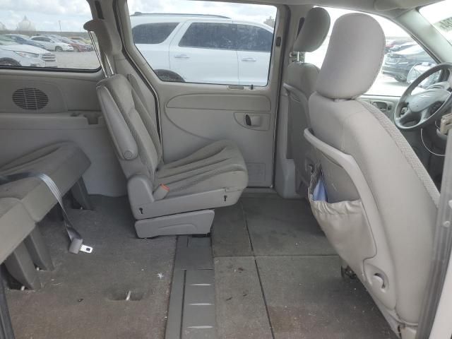 2005 Chrysler Town & Country LX