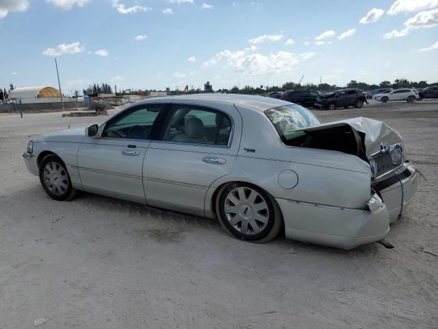 2005 Lincoln Town Car Signature Limited