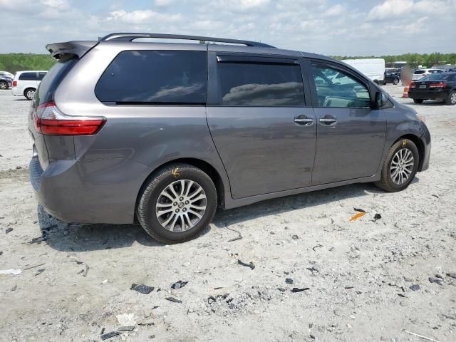 2020 Toyota Sienna XLE