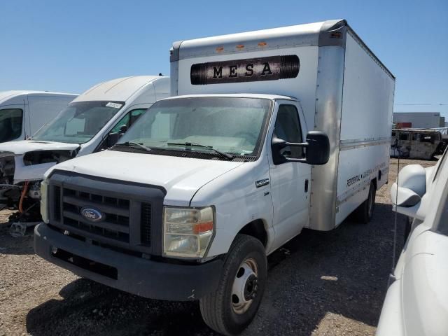 2010 Ford Econoline E350 Super Duty Cutaway Van