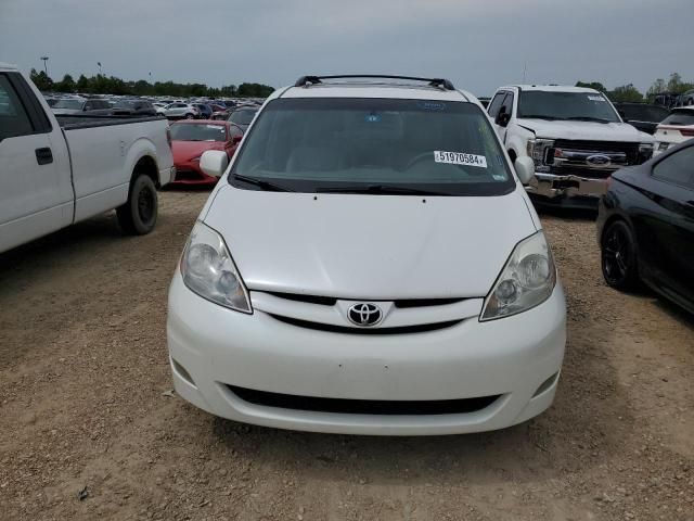 2010 Toyota Sienna XLE