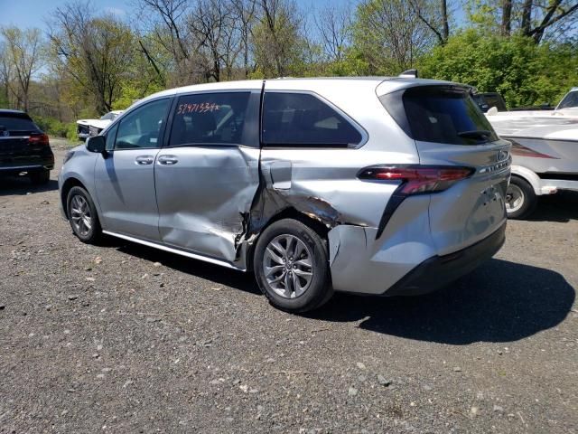 2022 Toyota Sienna LE