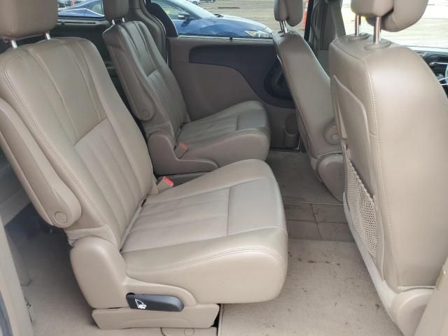 2015 Chrysler Town & Country Touring L