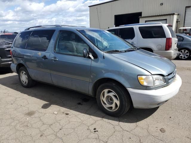 2000 Toyota Sienna LE