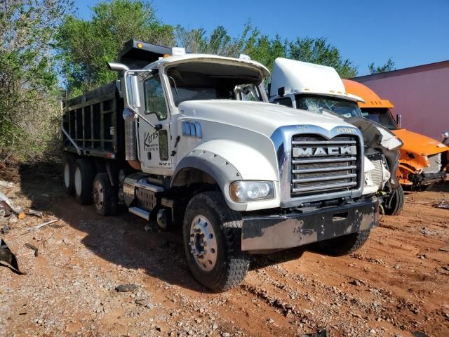 2016 Mack 700 GU700