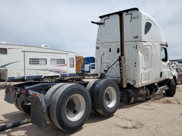 2020 Freightliner Cascadia 126