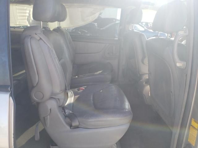 2004 Toyota Sienna XLE