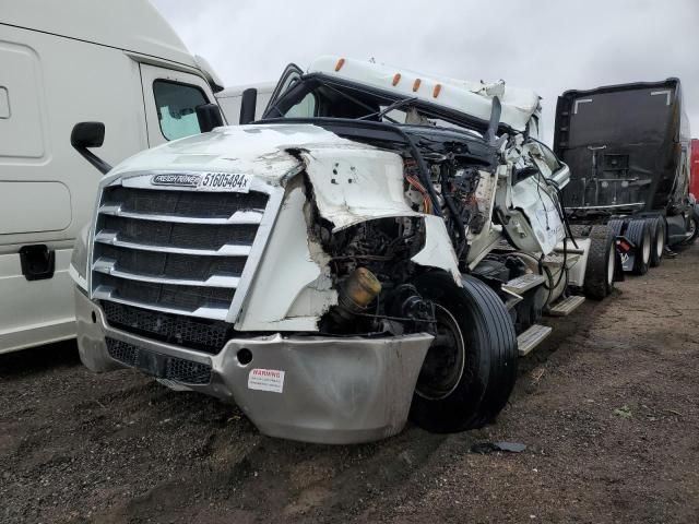 2019 Freightliner Cascadia 126