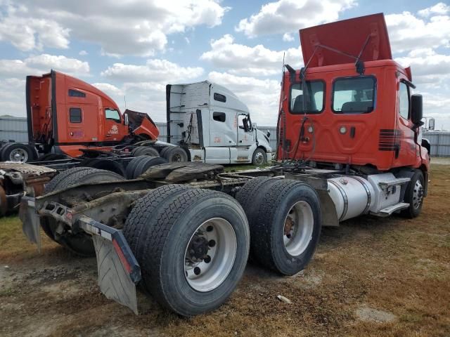 2020 Freightliner Cascadia 116