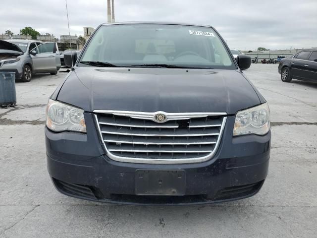 2010 Chrysler Town & Country LX