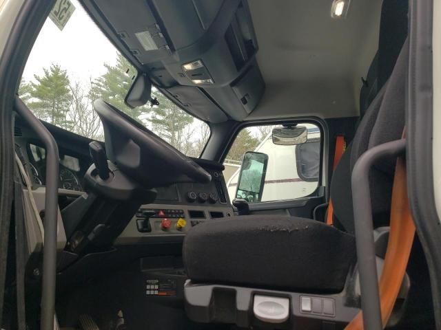 2020 Freightliner Cascadia 126