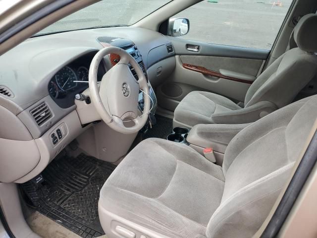 2005 Toyota Sienna XLE