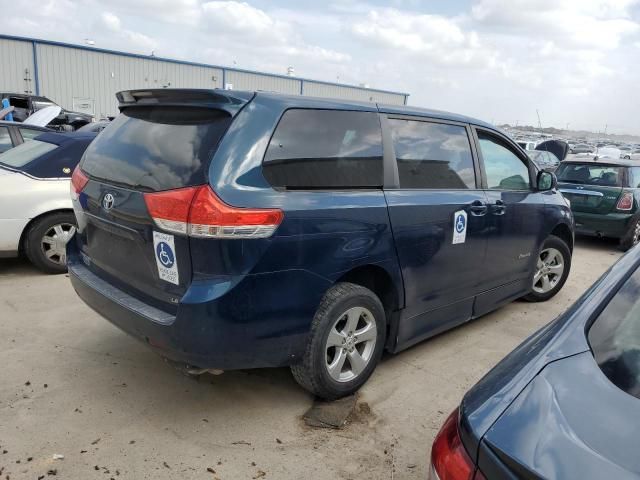 2011 Toyota Sienna LE