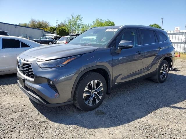 2023 Toyota Highlander Hybrid XLE