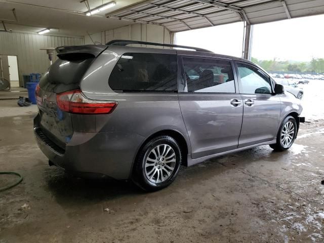 2020 Toyota Sienna XLE