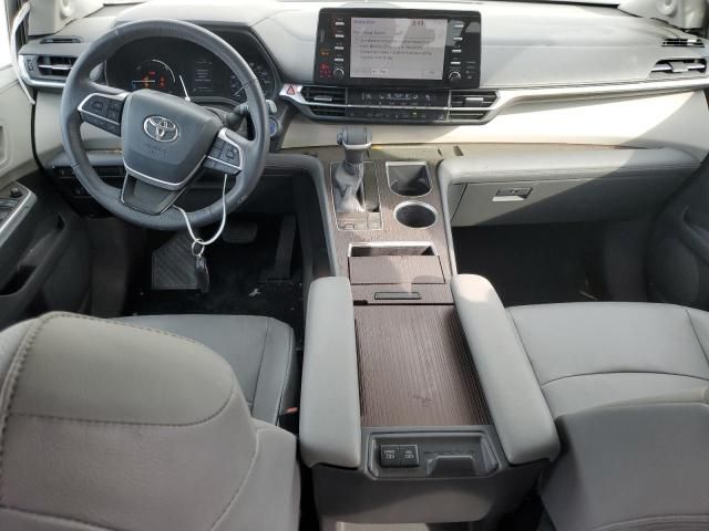 2021 Toyota Sienna XLE