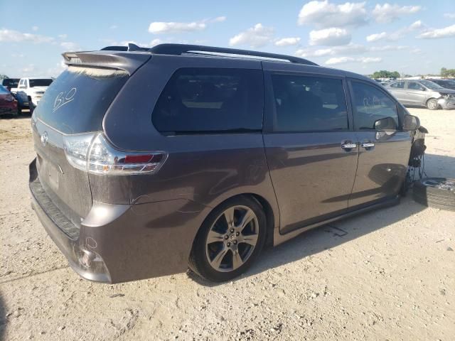 2020 Toyota Sienna SE