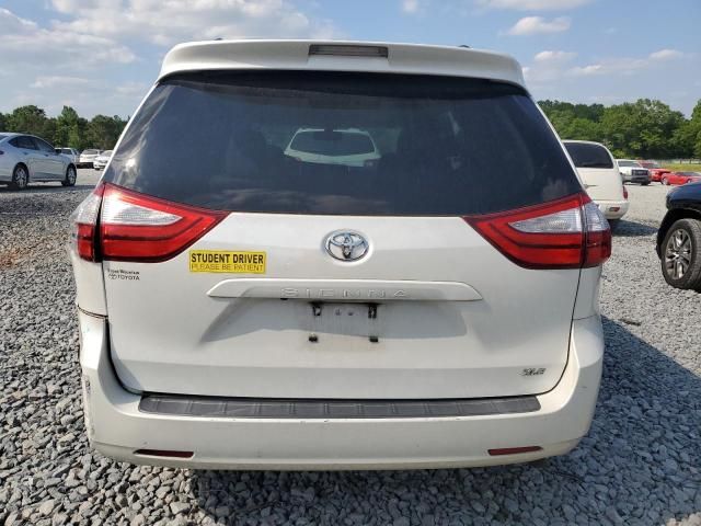 2016 Toyota Sienna XLE