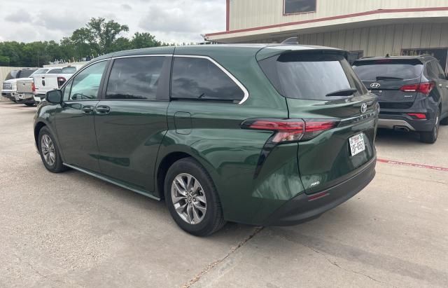 2022 Toyota Sienna LE