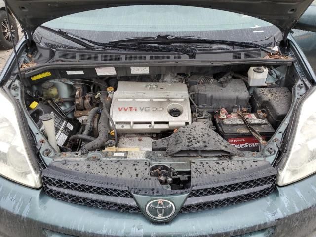 2005 Toyota Sienna XLE