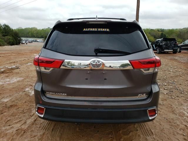 2017 Toyota Highlander SE