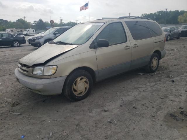 2000 Toyota Sienna LE