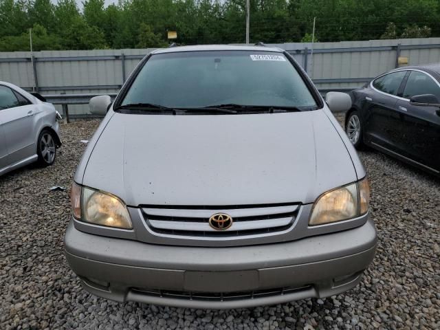 2001 Toyota Sienna LE