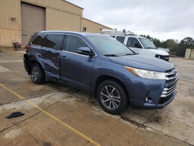 2017 Toyota Highlander SE