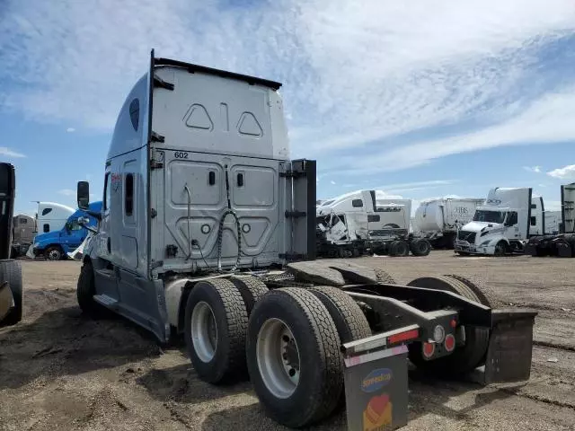 2020 Freightliner Cascadia 126