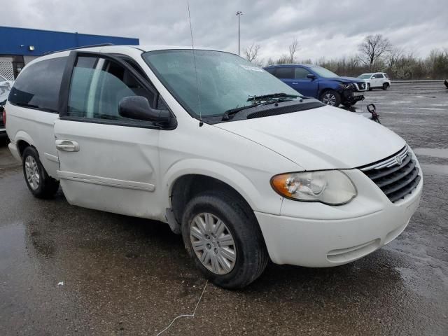 2007 Chrysler Town & Country LX