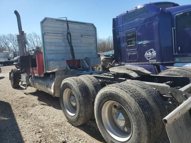 2000 Freightliner Conventional FLD120