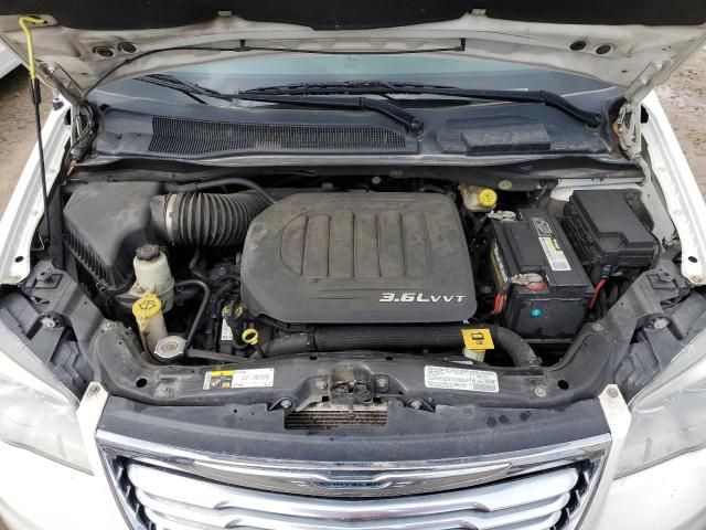 2013 Chrysler Town & Country Touring