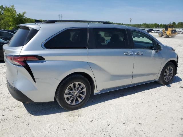 2021 Toyota Sienna XLE