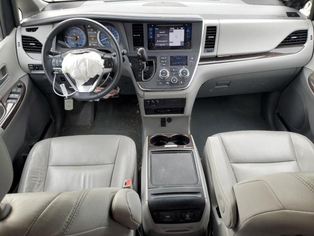 2017 Toyota Sienna XLE